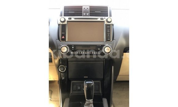 Acheter Import Voiture Toyota Prado Blanc à Import - Dubai, Ouganda Acheter Import Voiture Toyota Prado Blanc à Import - Dubai, Ouganda