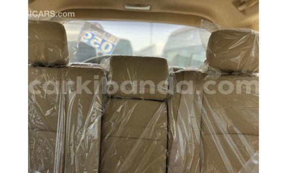 Acheter Import Voiture Toyota Prado Blanc à Import - Dubai, Ouganda Acheter Import Voiture Toyota Prado Blanc à Import - Dubai, Ouganda