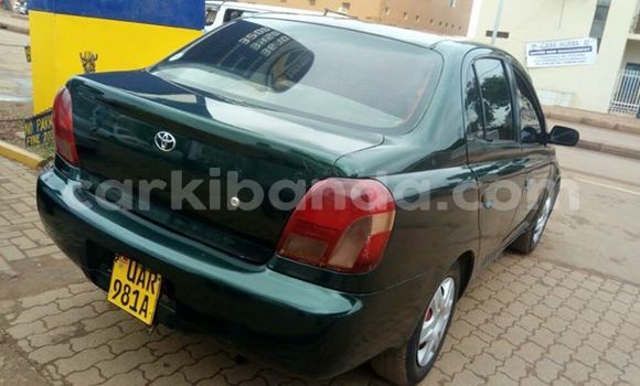 Nunua Ilio tumika Toyota Platz Kijani Gari ndani ya Kampala nchini Uganda Nunua Ilio tumika Toyota Platz Kijani Gari ndani ya Kampala nchini Uganda