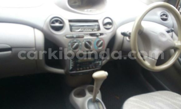 Nunua Ilio tumika Toyota Platz Kijani Gari ndani ya Kampala nchini Uganda Nunua Ilio tumika Toyota Platz Kijani Gari ndani ya Kampala nchini Uganda