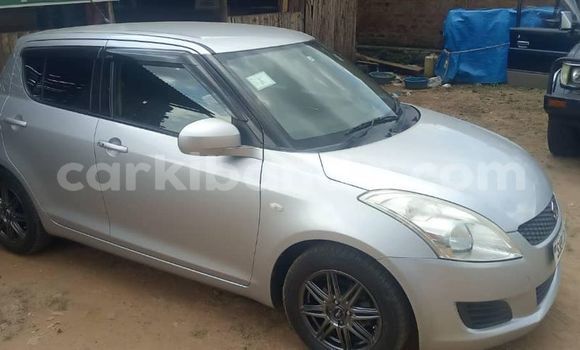 Nunua Ilio tumika Suzuki Swift Fedha Gari ndani ya Kampala nchini Uganda