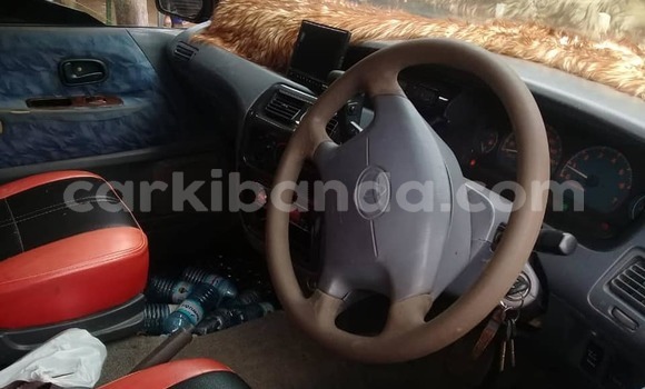 Acheter Occasion Voiture Toyota Noah Rouge à Kampala, Ouganda Acheter Occasion Voiture Toyota Noah Rouge à Kampala, Ouganda