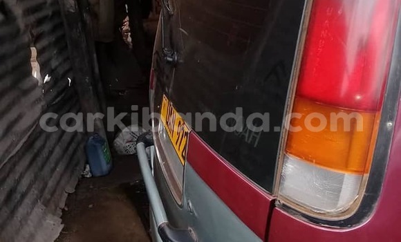 Acheter Occasion Voiture Toyota Noah Rouge à Kampala, Ouganda Acheter Occasion Voiture Toyota Noah Rouge à Kampala, Ouganda