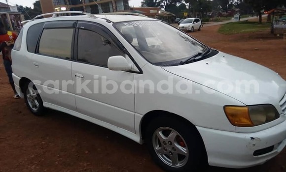 Acheter Occasion Voiture Toyota Ipsum Blanc à Kampala, Ouganda Acheter Occasion Voiture Toyota Ipsum Blanc à Kampala, Ouganda