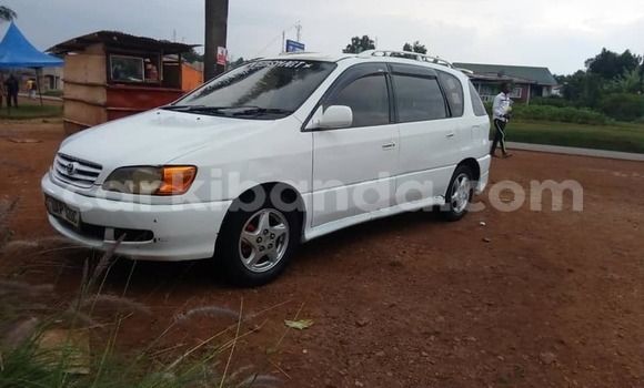Acheter Occasion Voiture Toyota Ipsum Blanc à Kampala, Ouganda Acheter Occasion Voiture Toyota Ipsum Blanc à Kampala, Ouganda