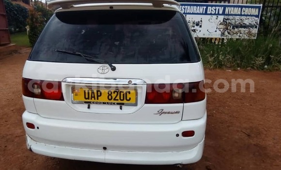 Acheter Occasion Voiture Toyota Ipsum Blanc à Kampala, Ouganda Acheter Occasion Voiture Toyota Ipsum Blanc à Kampala, Ouganda