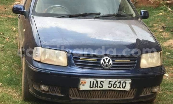 Gura Yakoze Volkswagen Golf Blue Imodoka i Kampala mu Uganda