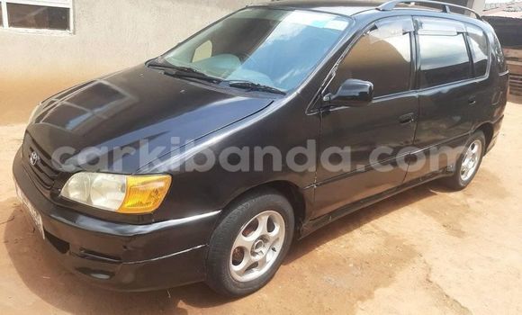 Acheter Occasion Voiture Toyota Ipsum Noir à Kampala, Ouganda