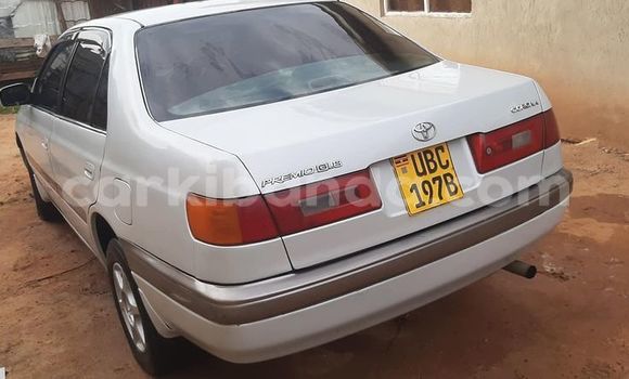 Gura Yakoze Toyota Premio Silver Imodoka i Kampala mu Uganda