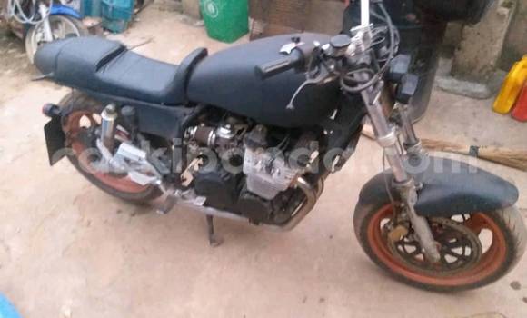 Acheter Occasion Moto Yamaha XJ Noir à Kampala, Ouganda Acheter Occasion Moto Yamaha XJ Noir à Kampala, Ouganda
