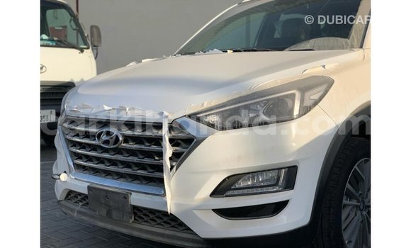 Acheter Import Voiture Hyundai Tucson Blanc à Import - Dubai, Ouganda Acheter Import Voiture Hyundai Tucson Blanc à Import - Dubai, Ouganda