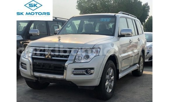Nunua Imported Mitsubishi Pajero Nyeusi Gari ndani ya Import - Dubai nchini Uganda