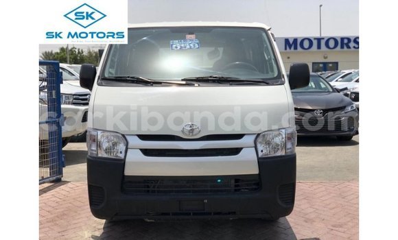 Acheter Import Voiture Toyota Hiace Blanc à Import - Dubai, Ouganda