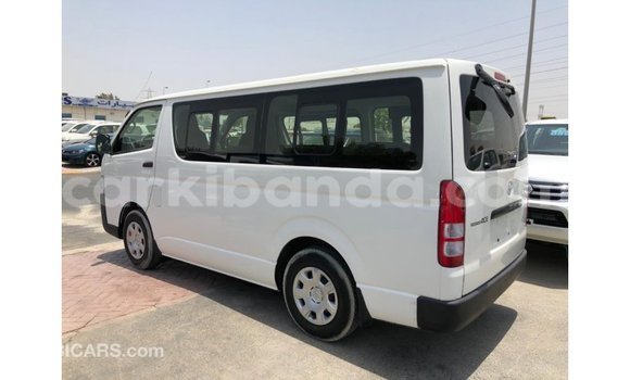 Acheter Import Voiture Toyota Hiace Blanc à Import - Dubai, Ouganda Acheter Import Voiture Toyota Hiace Blanc à Import - Dubai, Ouganda