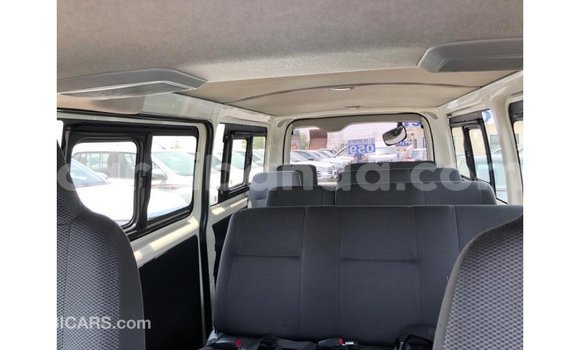 Acheter Import Voiture Toyota Hiace Blanc à Import - Dubai, Ouganda Acheter Import Voiture Toyota Hiace Blanc à Import - Dubai, Ouganda