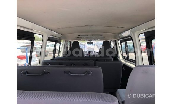 Acheter Import Voiture Toyota Hiace Blanc à Import - Dubai, Ouganda Acheter Import Voiture Toyota Hiace Blanc à Import - Dubai, Ouganda