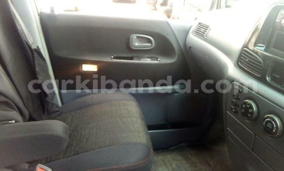 Nunua Ilio tumika Toyota Noah Nyeupe Gari ndani ya Kampala nchini Uganda Nunua Ilio tumika Toyota Noah Nyeupe Gari ndani ya Kampala nchini Uganda