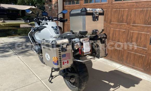 Buy Used BMW R1200GS Adventure Beige Bike in Kampala in Uganda Buy Used BMW R1200GS Adventure Beige Bike in Kampala in Uganda