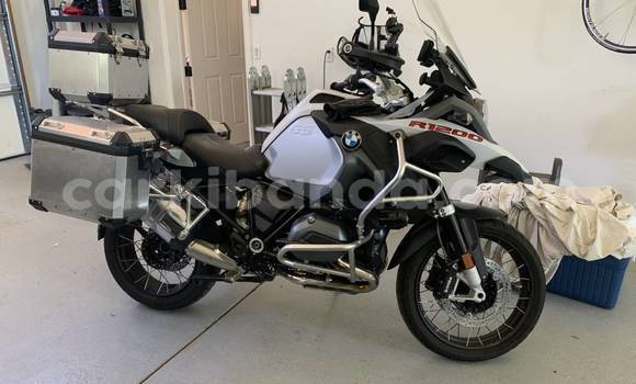 Buy Used BMW R1200GS Adventure Beige Bike in Kampala in Uganda Buy Used BMW R1200GS Adventure Beige Bike in Kampala in Uganda