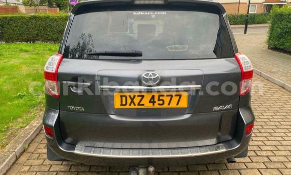 Gura Yakoze Toyota RAV4 Beige Imodoka i Kampala mu Uganda Gura Yakoze Toyota RAV4 Beige Imodoka i Kampala mu Uganda