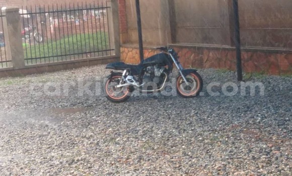 Acheter Occasion Moto Yamaha XJ Noir à Kampala, Ouganda Acheter Occasion Moto Yamaha XJ Noir à Kampala, Ouganda