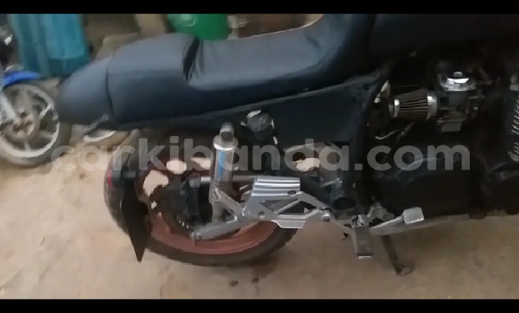 Acheter Occasion Moto Yamaha XJ Noir à Kampala, Ouganda Acheter Occasion Moto Yamaha XJ Noir à Kampala, Ouganda