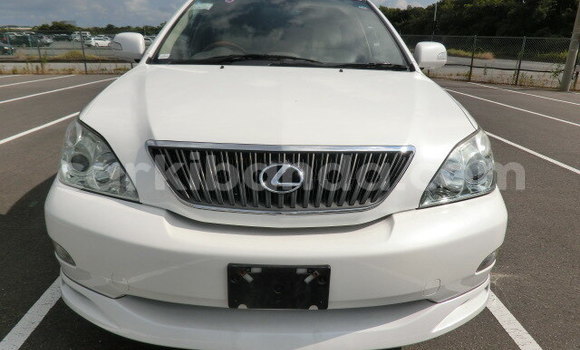 Gura Yakoze Toyota Harrier White Imodoka i Kampala mu Uganda Gura Yakoze Toyota Harrier White Imodoka i Kampala mu Uganda