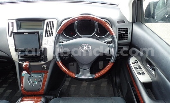 Gura Yakoze Toyota Harrier Black Imodoka i Kampala mu Uganda Gura Yakoze Toyota Harrier Black Imodoka i Kampala mu Uganda