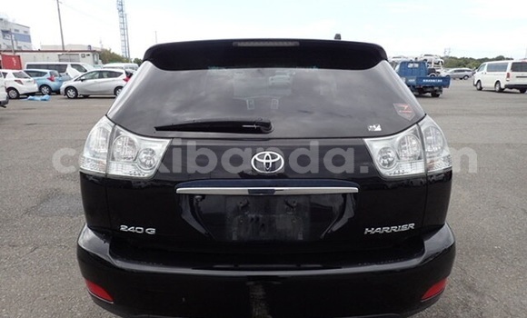 Gura Yakoze Toyota Harrier Black Imodoka i Kampala mu Uganda Gura Yakoze Toyota Harrier Black Imodoka i Kampala mu Uganda