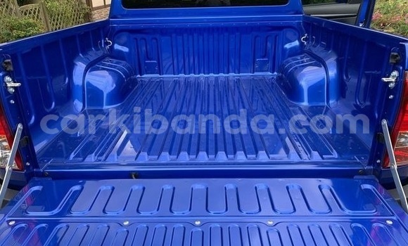 Gura Yakoze Toyota Hilux Blue Imodoka i Kampala mu Uganda Gura Yakoze Toyota Hilux Blue Imodoka i Kampala mu Uganda