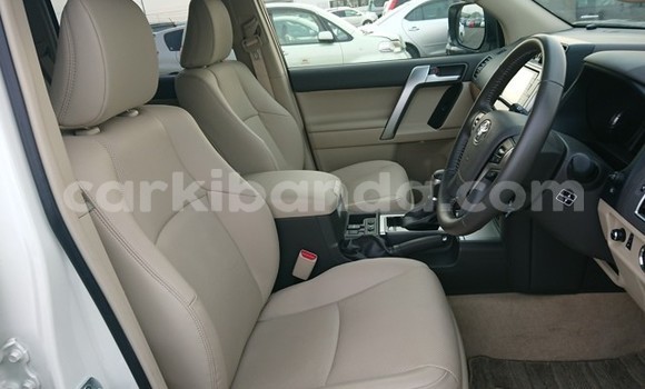 Buy Used Toyota Land Cruiser White Car in Kampala in Uganda Buy Used Toyota Land Cruiser White Car in Kampala in Uganda