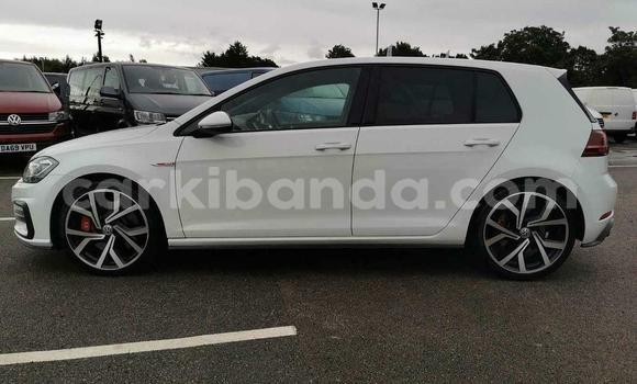 Nunua Ilio tumika Volkswagen Golf GTI Nyeupe Gari ndani ya Kampala nchini Uganda Nunua Ilio tumika Volkswagen Golf GTI Nyeupe Gari ndani ya Kampala nchini Uganda