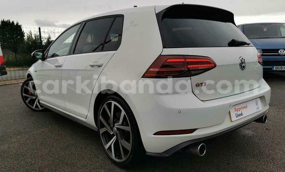 Nunua Ilio tumika Volkswagen Golf GTI Nyeupe Gari ndani ya Kampala nchini Uganda Nunua Ilio tumika Volkswagen Golf GTI Nyeupe Gari ndani ya Kampala nchini Uganda