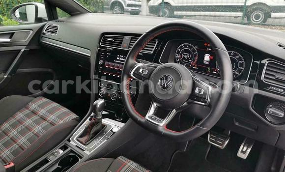 Nunua Ilio tumika Volkswagen Golf GTI Nyeupe Gari ndani ya Kampala nchini Uganda Nunua Ilio tumika Volkswagen Golf GTI Nyeupe Gari ndani ya Kampala nchini Uganda