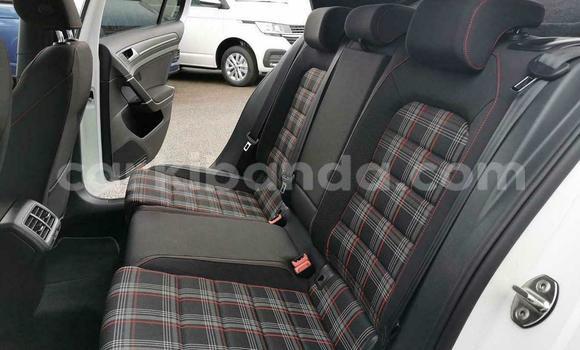 Nunua Ilio tumika Volkswagen Golf GTI Nyeupe Gari ndani ya Kampala nchini Uganda Nunua Ilio tumika Volkswagen Golf GTI Nyeupe Gari ndani ya Kampala nchini Uganda