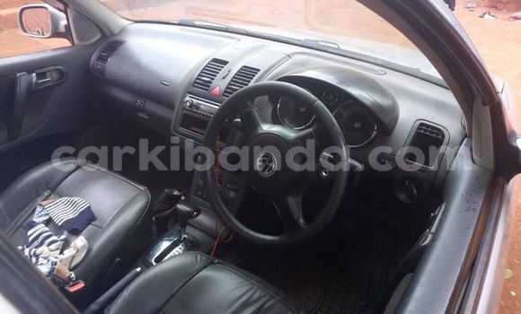 Acheter Occasion Voiture Volkswagen Polo Gris à Kampala, Ouganda Acheter Occasion Voiture Volkswagen Polo Gris à Kampala, Ouganda