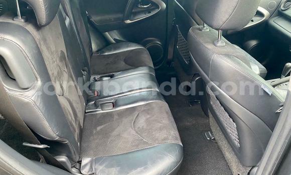 Gura Yakoze Toyota RAV4 Beige Imodoka i Kampala mu Uganda Gura Yakoze Toyota RAV4 Beige Imodoka i Kampala mu Uganda