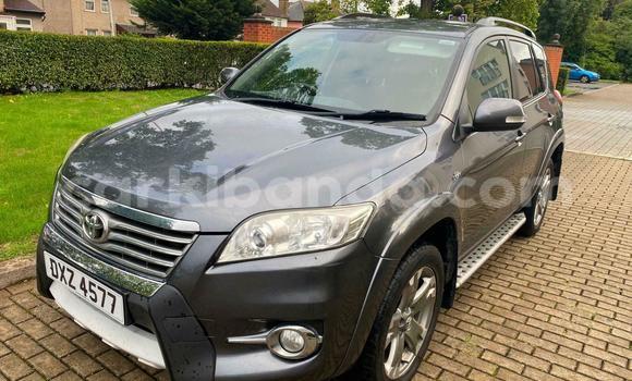 Gura Yakoze Toyota RAV4 Beige Imodoka i Kampala mu Uganda Gura Yakoze Toyota RAV4 Beige Imodoka i Kampala mu Uganda