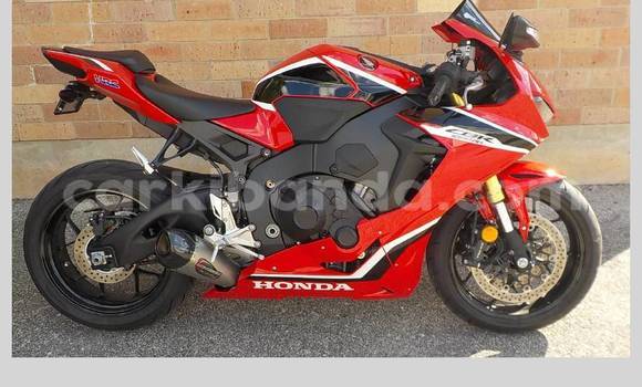 Gura Yakoze Honda CBR Red Bike i Bugembe mu Eastern Gura Yakoze Honda CBR Red Bike i Bugembe mu Eastern