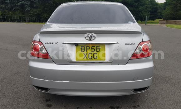 Gura Yakoze Toyota Mark X Silver Imodoka i Kampala mu Uganda Gura Yakoze Toyota Mark X Silver Imodoka i Kampala mu Uganda