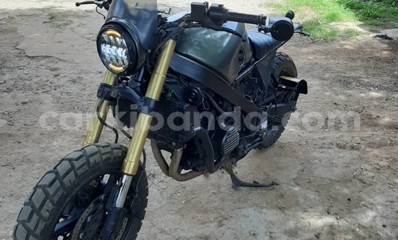 Acheter Occasion Moto Yamaha XJ Vert à Kampala, Ouganda Acheter Occasion Moto Yamaha XJ Vert à Kampala, Ouganda