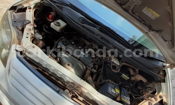 Gura Yakoze Toyota Noah White Imodoka i Kampala mu Uganda Gura Yakoze Toyota Noah White Imodoka i Kampala mu Uganda