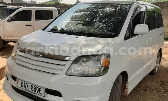 Acheter Occasion Voiture Toyota Noah Blanc à Kampala, Ouganda Acheter Occasion Voiture Toyota Noah Blanc à Kampala, Ouganda