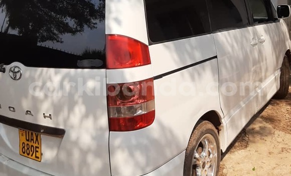 Acheter Occasion Voiture Toyota Noah Blanc à Kampala, Ouganda Acheter Occasion Voiture Toyota Noah Blanc à Kampala, Ouganda