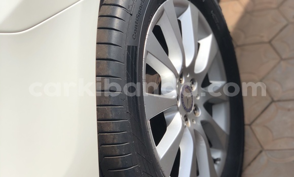 Gura Nshya MercedesâBenz MâClass White Imodoka i Kampala mu Uganda Gura Nshya MercedesâBenz MâClass White Imodoka i Kampala mu Uganda