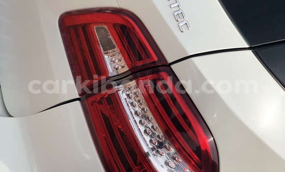 Gura Nshya MercedesâBenz MâClass White Imodoka i Kampala mu Uganda Gura Nshya MercedesâBenz MâClass White Imodoka i Kampala mu Uganda