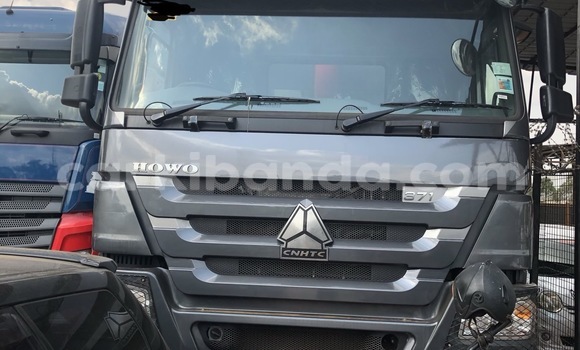 Gura Nshya Howo Sinotruk Beige Ikamyo i Kampala mu Uganda Gura Nshya Howo Sinotruk Beige Ikamyo i Kampala mu Uganda