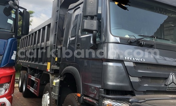 Gura Nshya Howo Sinotruk Beige Ikamyo i Kampala mu Uganda Gura Nshya Howo Sinotruk Beige Ikamyo i Kampala mu Uganda