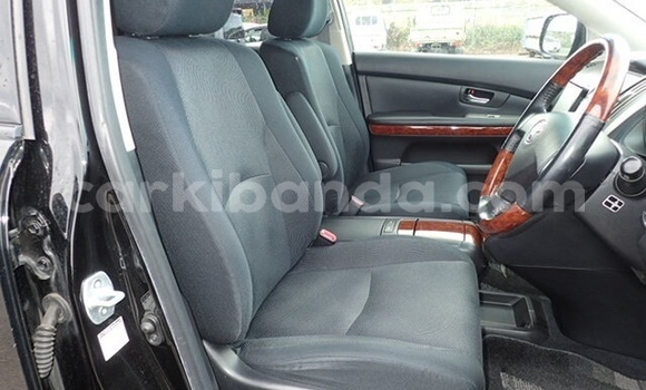 Gura Yakoze Toyota Harrier Black Imodoka i Kampala mu Uganda Gura Yakoze Toyota Harrier Black Imodoka i Kampala mu Uganda