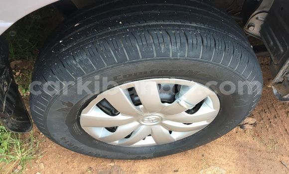 Gura Yakoze Toyota Noah Blue Imodoka i Kampala mu Uganda Gura Yakoze Toyota Noah Blue Imodoka i Kampala mu Uganda